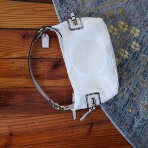 Coach mini handbag 🥥 quality leather white